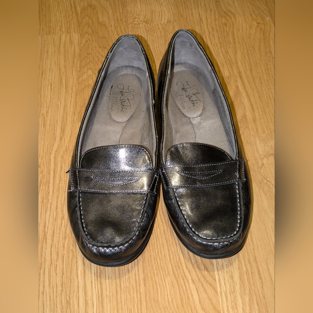 🎉 4 for $10 item: Black Loafers